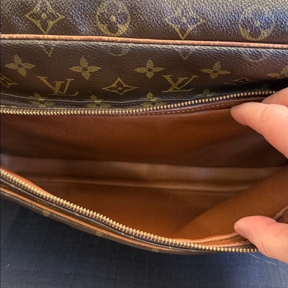 Louis Vuitton Monogram Nile Messenger/Travel Bag France 1990 - Unisex - Picture 14 of 16
